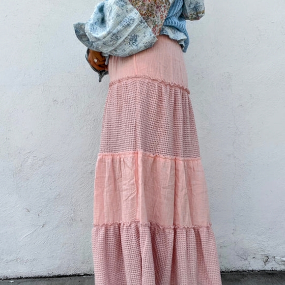 Elegant Black Maxi Skirt with Flowing Design - Picture 2 of 7